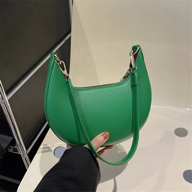 New Fashionable High-end Moon-shaped Baseball Bag, Showing Luxury, Women's Single Shoulder Bag